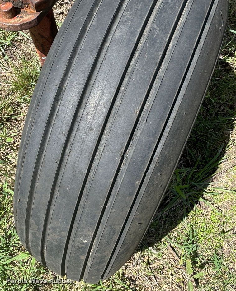 image for item DS2530 Massey Ferguson  880 seven bottom plow