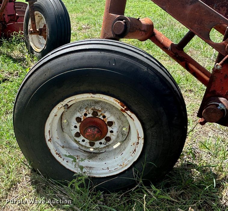 image for item DS2530 Massey Ferguson  880 seven bottom plow