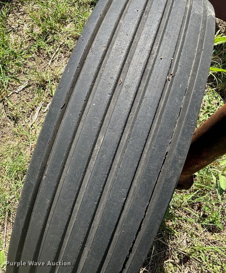 image for item DS2530 Massey Ferguson  880 seven bottom plow