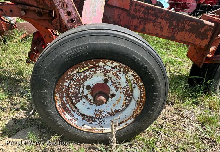 image for item DS2530 Massey Ferguson  880 seven bottom plow