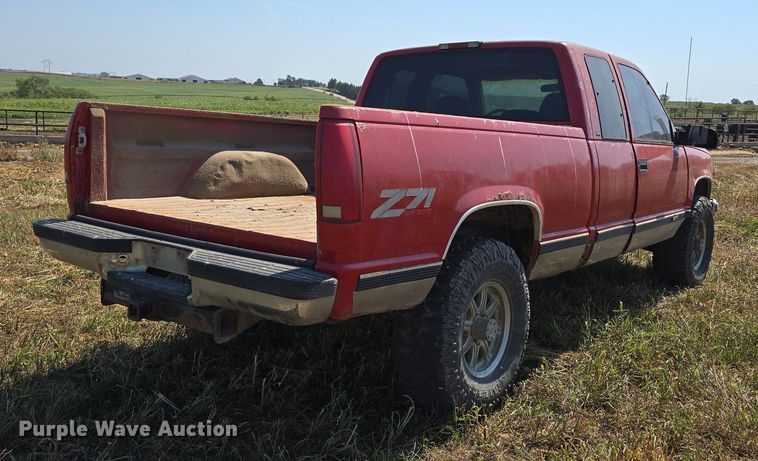 image for item DS4814 1998 GMC Sierra 1500 Ext. Cab pickup truck