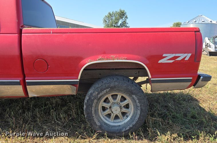 image for item DS4814 1998 GMC Sierra 1500 Ext. Cab pickup truck