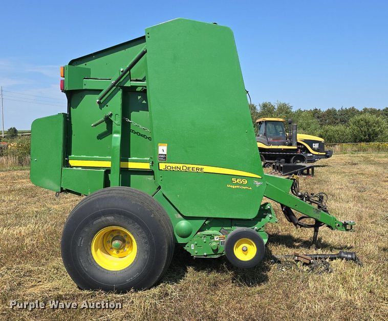 image for item DS4817 2017 John Deere 569 Mega Wide round baler