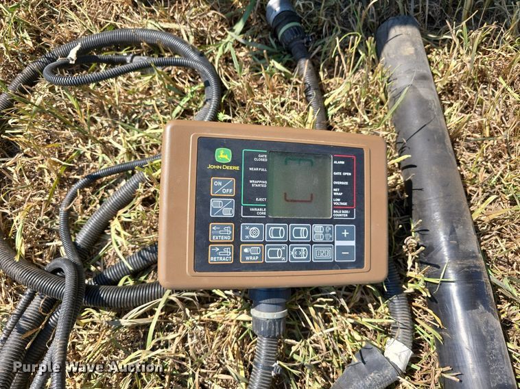 image for item DS4817 2017 John Deere 569 Mega Wide round baler