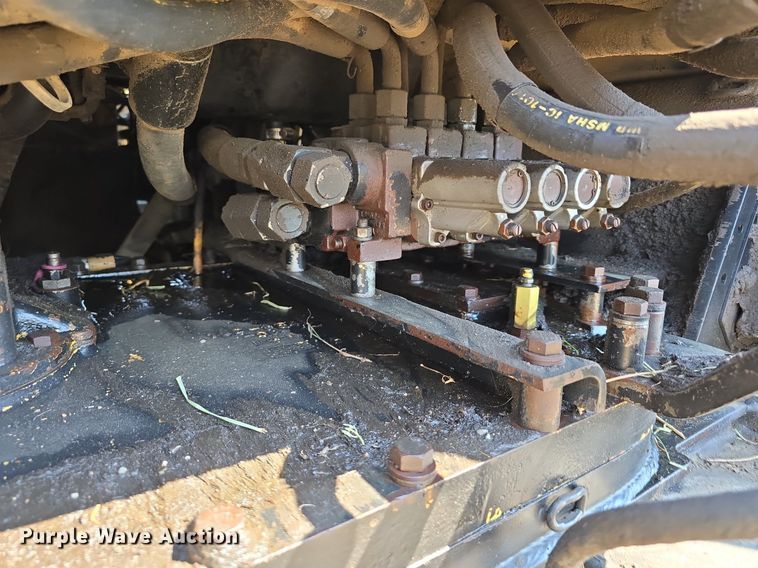 image for item DS4819 1999 Caterpillar Challenger 65E tractor