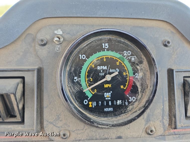 image for item DS4819 1999 Caterpillar Challenger 65E tractor