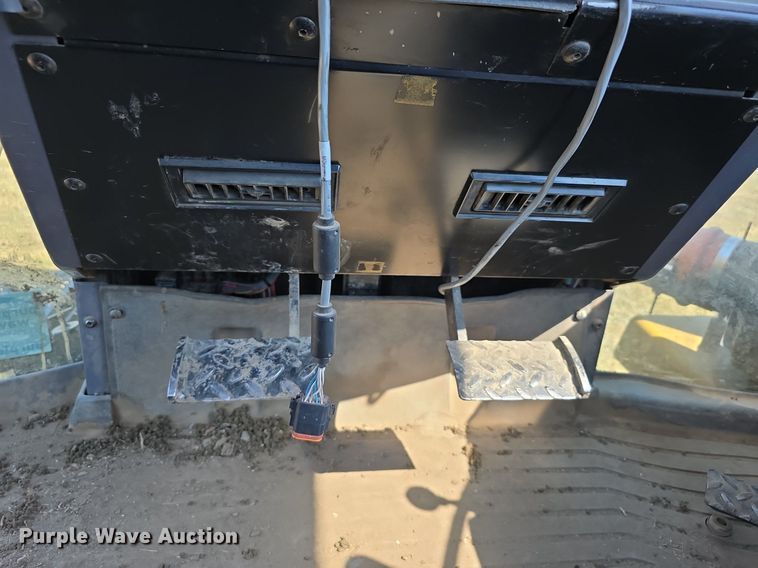 image for item DS4819 1999 Caterpillar Challenger 65E tractor