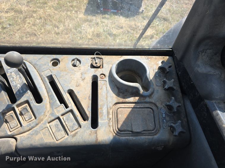 image for item DS4819 1999 Caterpillar Challenger 65E tractor