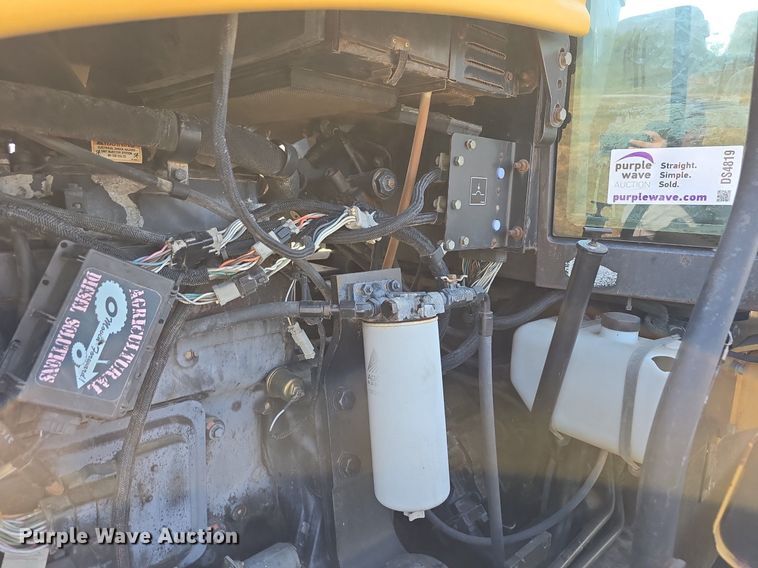 image for item DS4819 1999 Caterpillar Challenger 65E tractor