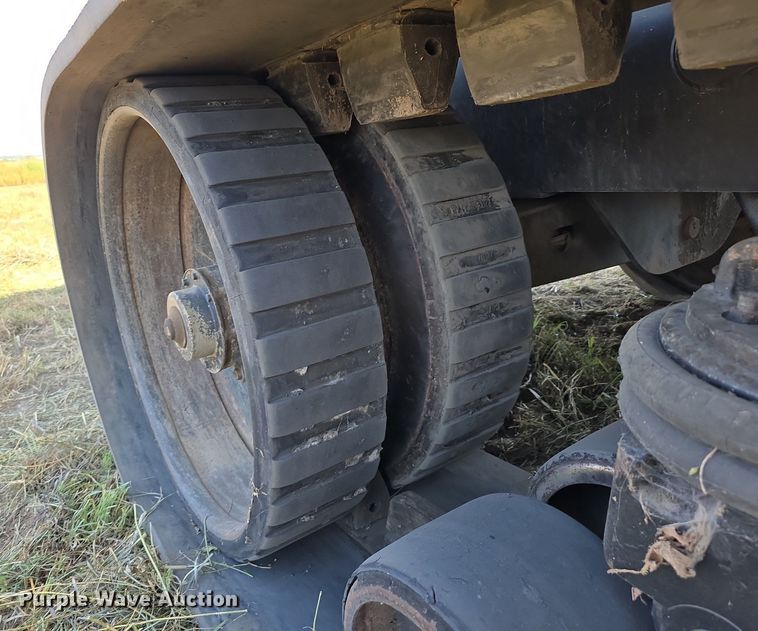 image for item DS4819 1999 Caterpillar Challenger 65E tractor