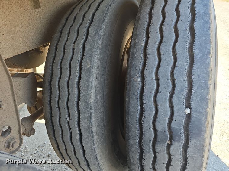 image for item DS4821 1983 Barrett Trailers livestock trailer