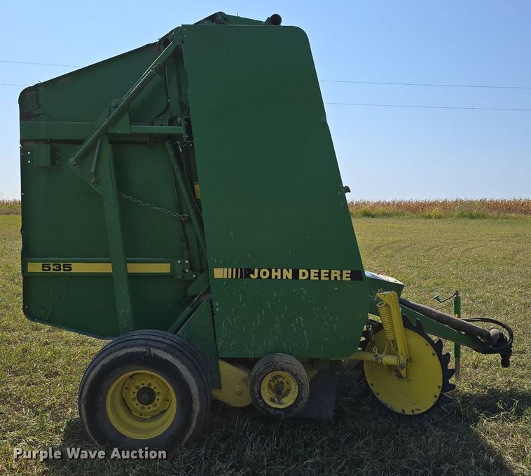 image for item DS4825 1990 John Deere 535 round baler