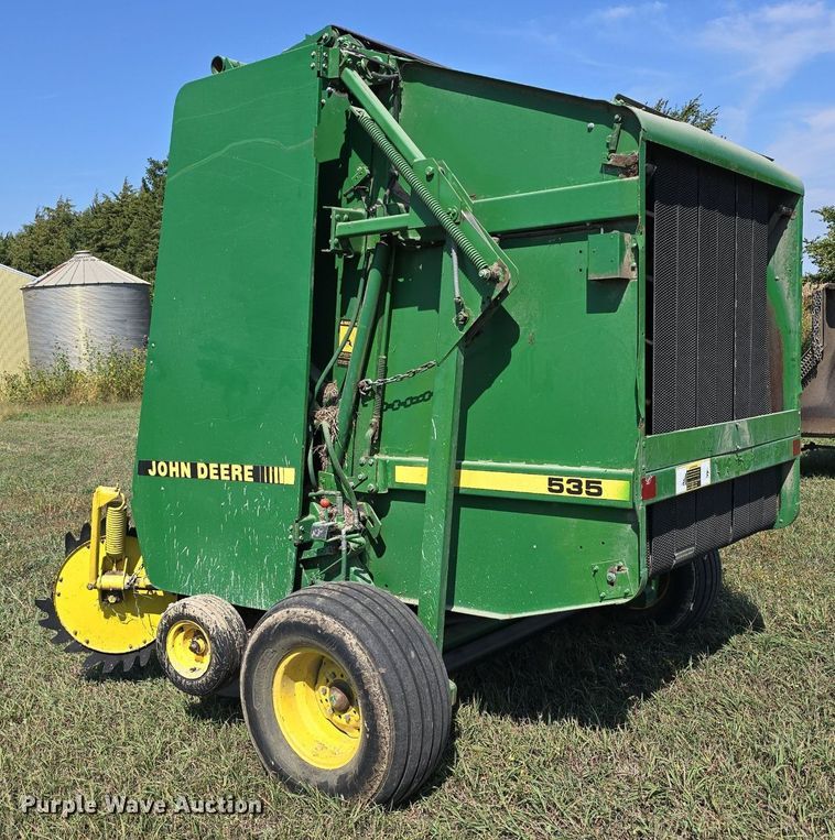 image for item DS4825 1990 John Deere 535 round baler