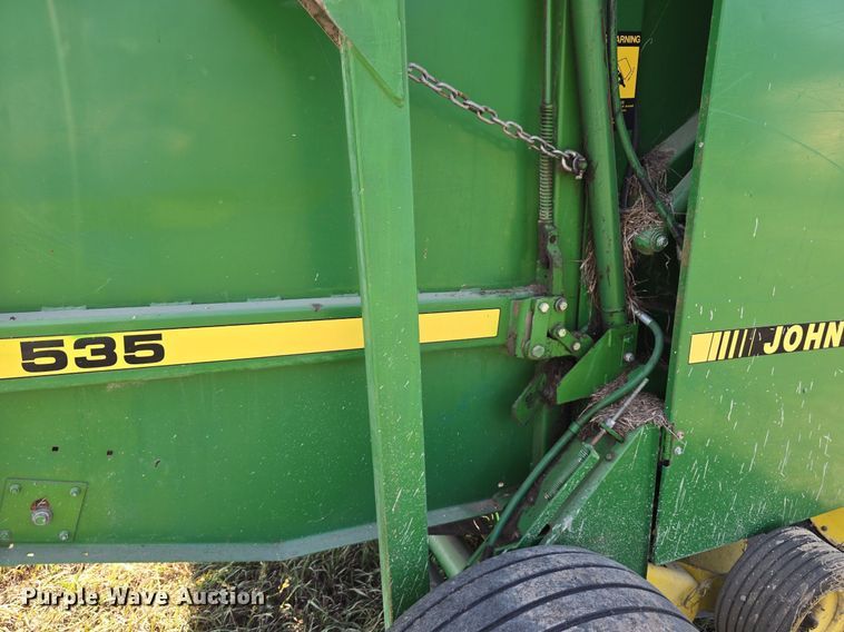 image for item DS4825 1990 John Deere 535 round baler