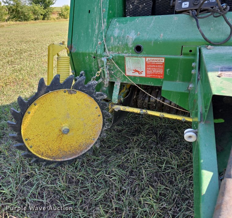 image for item DS4825 1990 John Deere 535 round baler