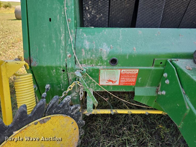 image for item DS4825 1990 John Deere 535 round baler