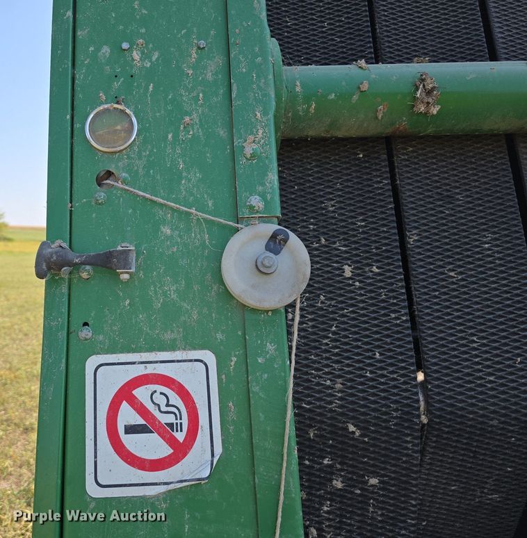 image for item DS4825 1990 John Deere 535 round baler