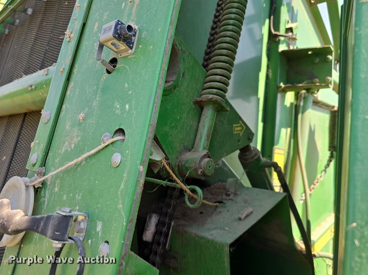 image for item DS4825 1990 John Deere 535 round baler