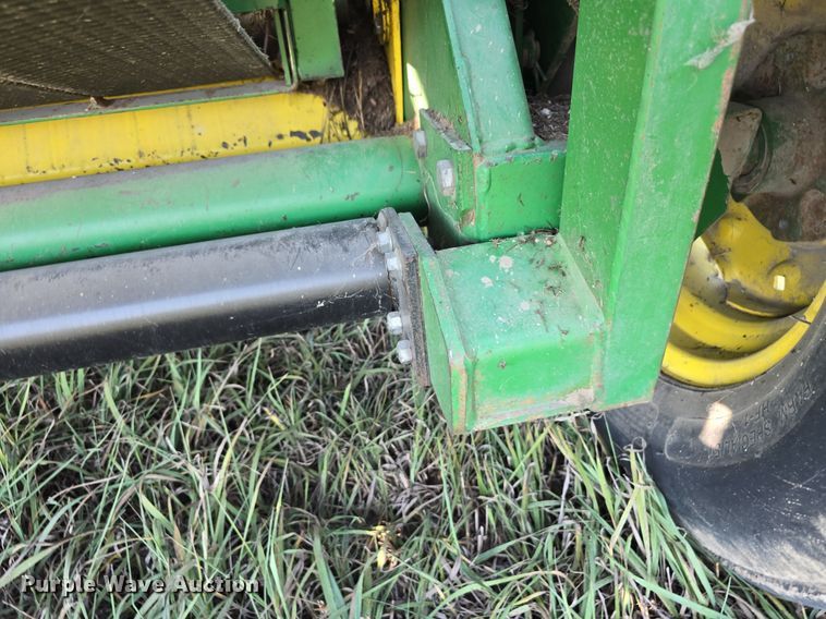 image for item DS4825 1990 John Deere 535 round baler