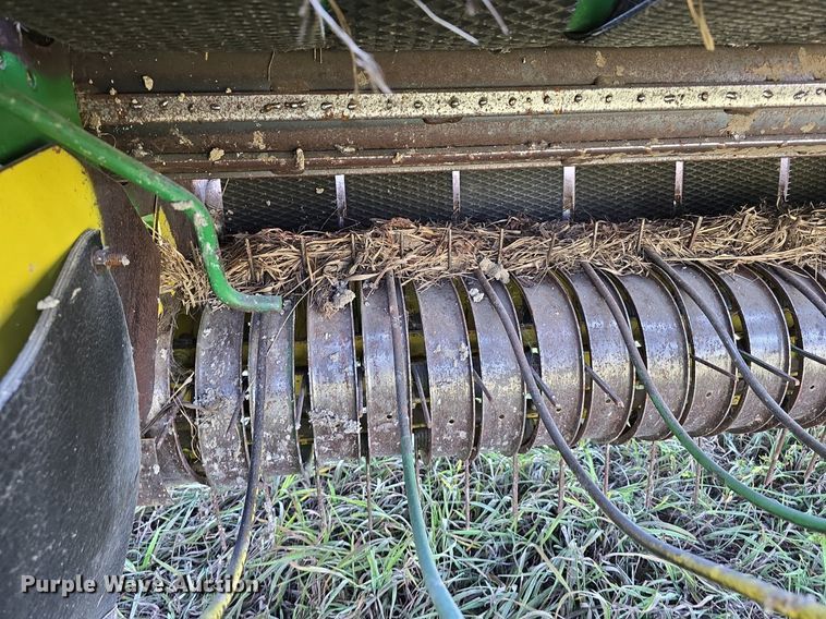 image for item DS4825 1990 John Deere 535 round baler