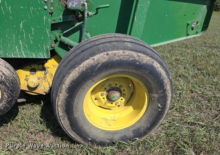 image for item DS4825 1990 John Deere 535 round baler