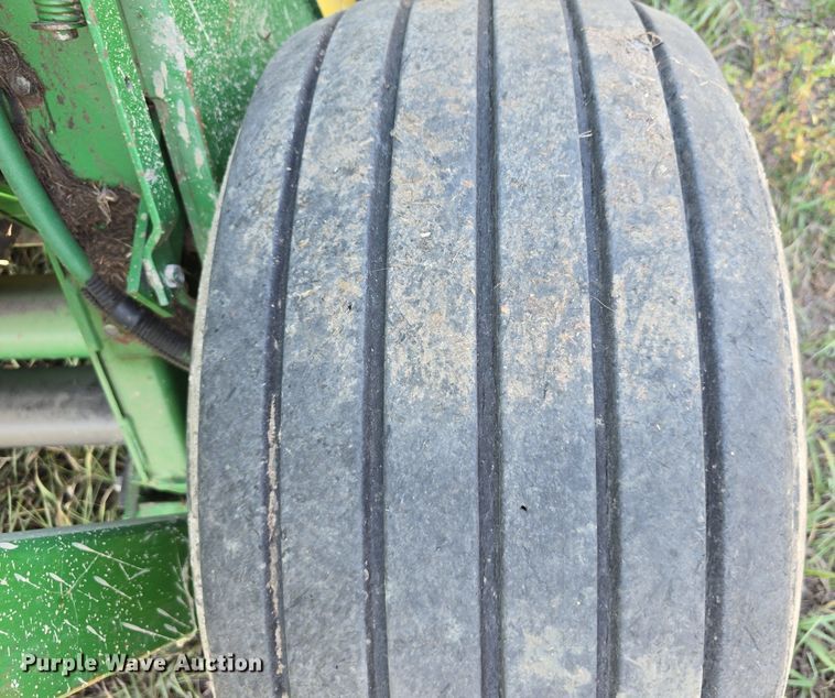 image for item DS4825 1990 John Deere 535 round baler