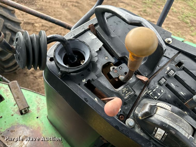 image for item DS7533 1994 John Deere 7800 MFWD tractor