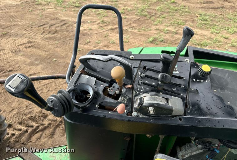 image for item DS7533 1994 John Deere 7800 MFWD tractor