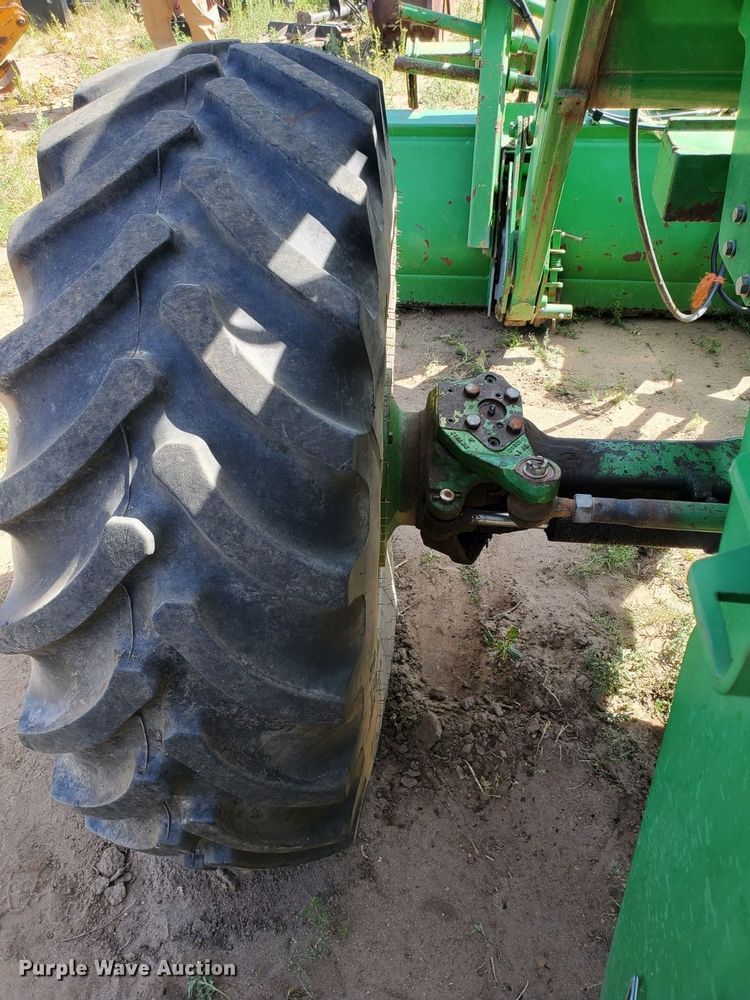 image for item DS7533 1994 John Deere 7800 MFWD tractor