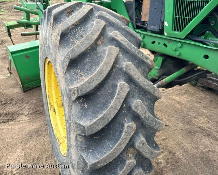 image for item DS7533 1994 John Deere 7800 MFWD tractor