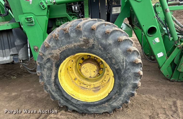 image for item DS7533 1994 John Deere 7800 MFWD tractor