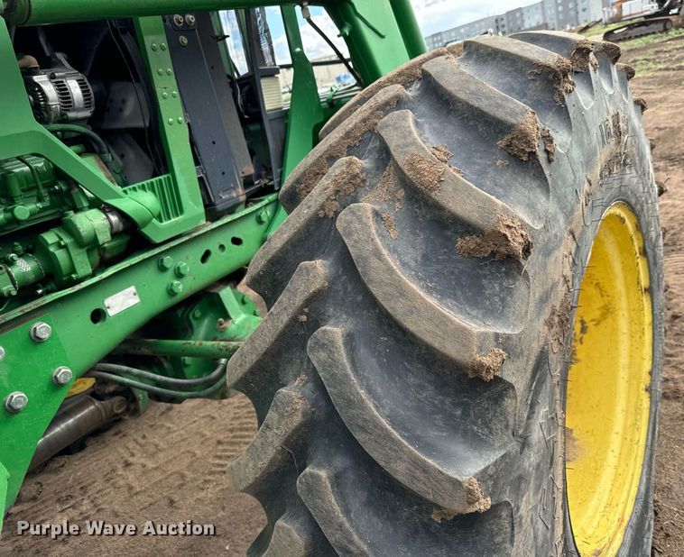 image for item DS7533 1994 John Deere 7800 MFWD tractor