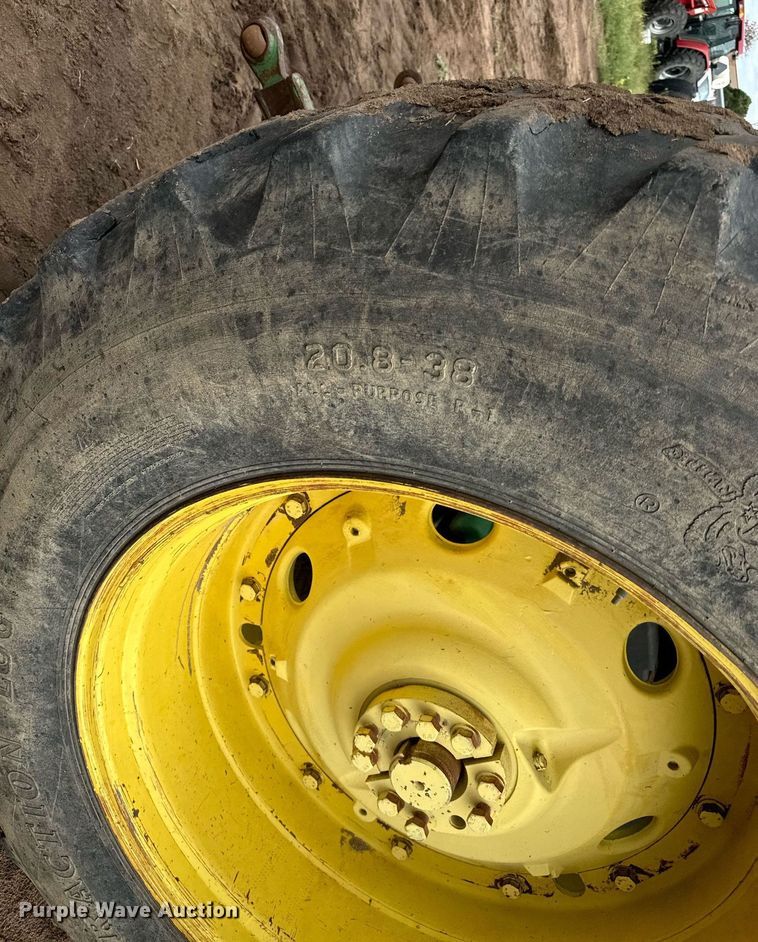 image for item DS7533 1994 John Deere 7800 MFWD tractor