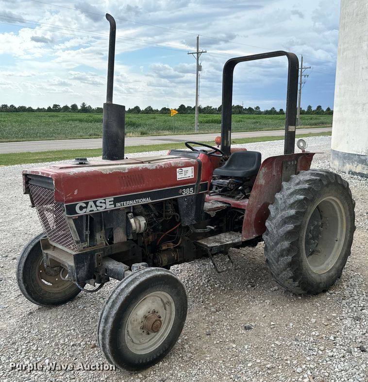 image for item DV2761 Case IH 385 tractor