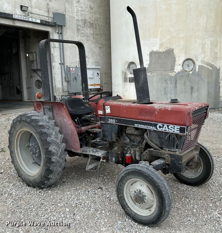 image for item DV2761 Case IH 385 tractor