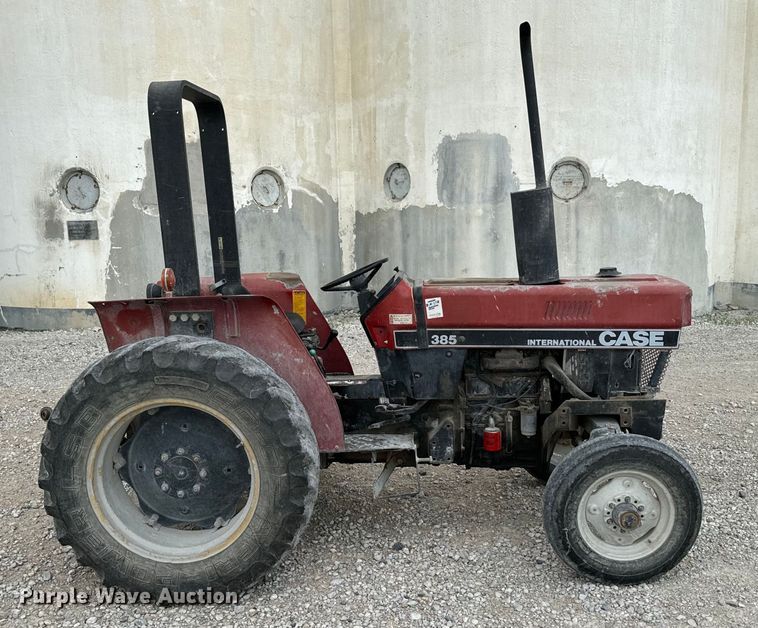 image for item DV2761 Case IH 385 tractor