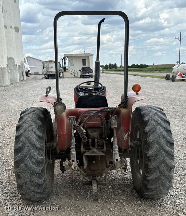 image for item DV2761 Case IH 385 tractor