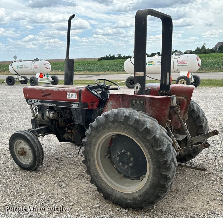 image for item DV2761 Case IH 385 tractor
