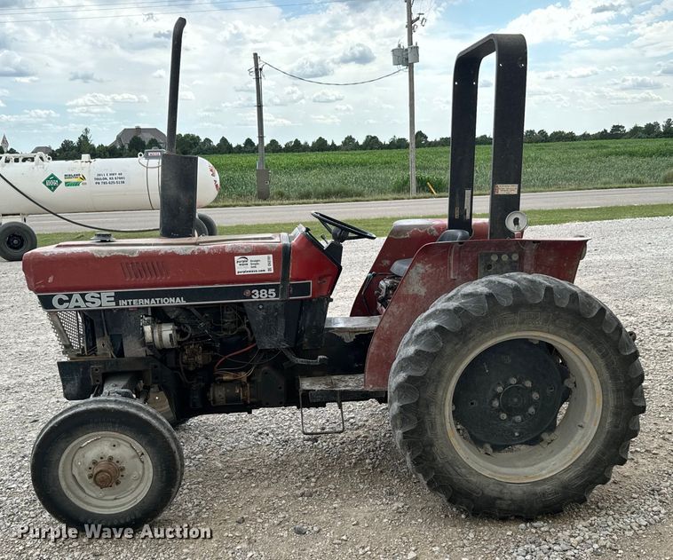 image for item DV2761 Case IH 385 tractor