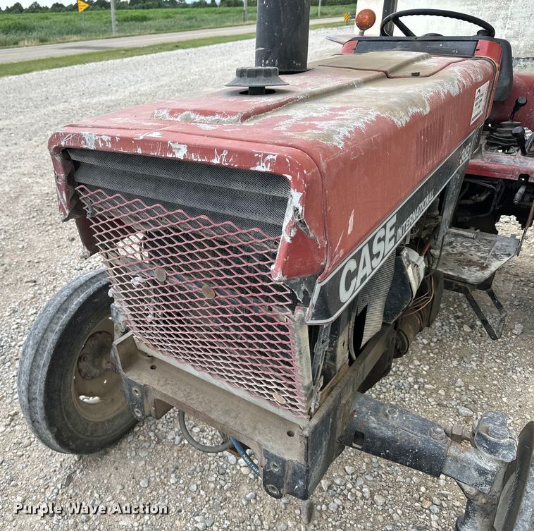 image for item DV2761 Case IH 385 tractor