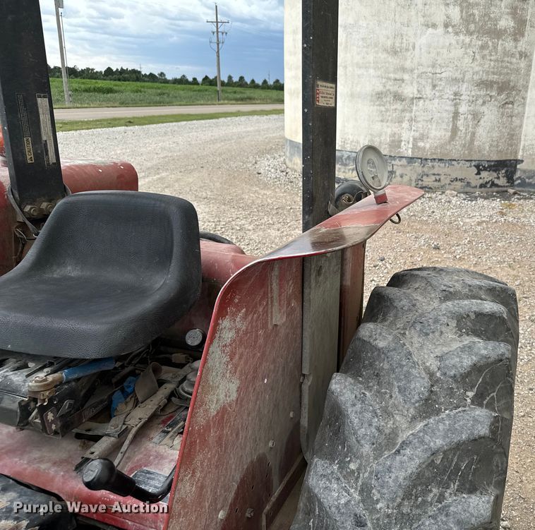 image for item DV2761 Case IH 385 tractor