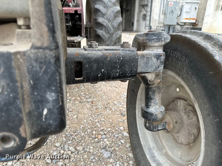 image for item DV2761 Case IH 385 tractor