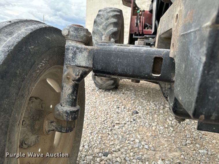 image for item DV2761 Case IH 385 tractor