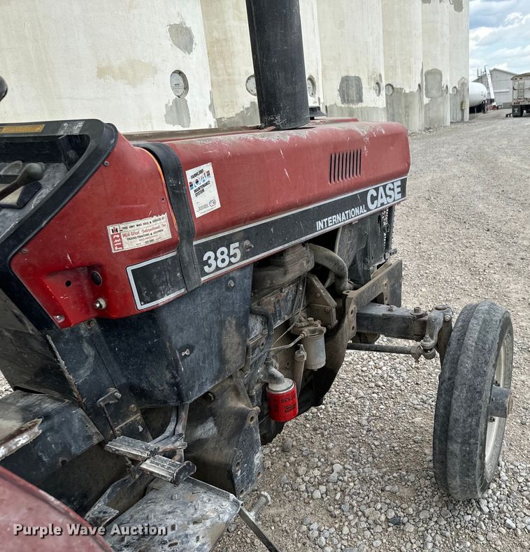 image for item DV2761 Case IH 385 tractor