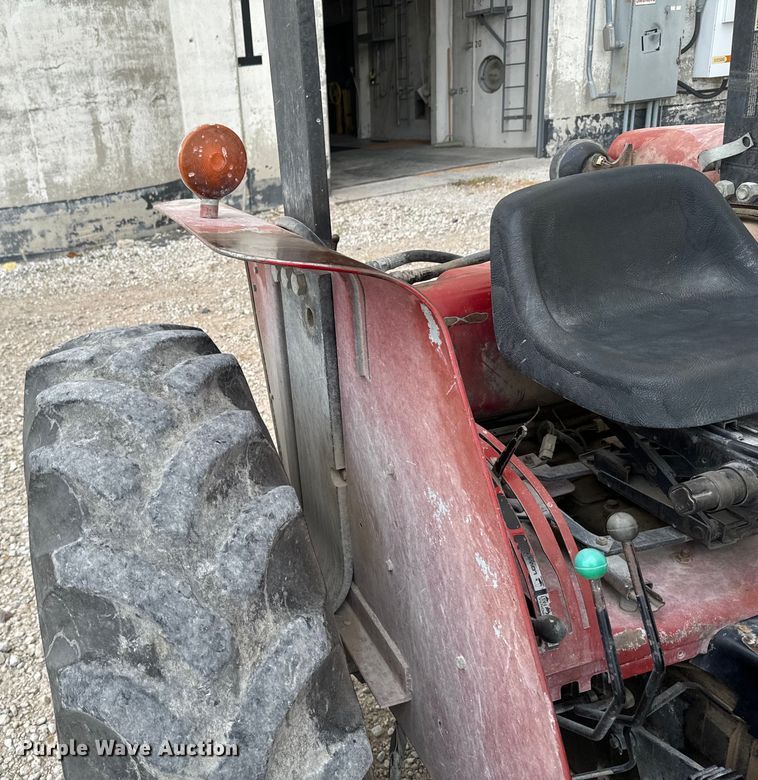 image for item DV2761 Case IH 385 tractor
