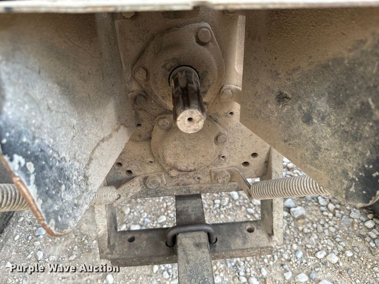 image for item DV2761 Case IH 385 tractor