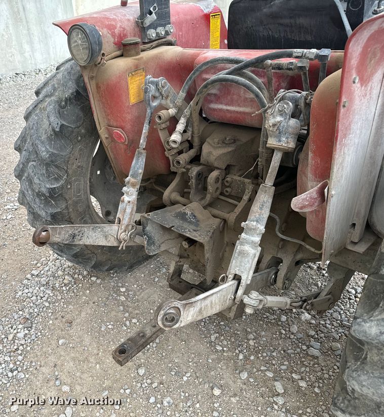 image for item DV2761 Case IH 385 tractor