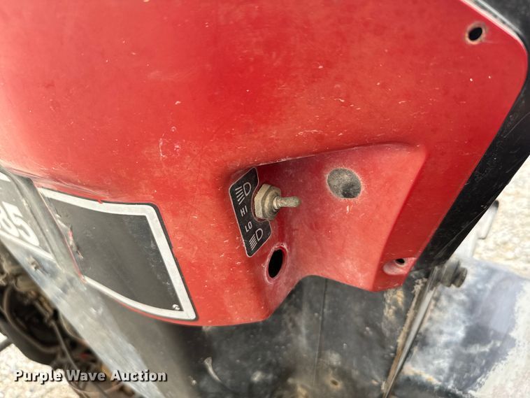 image for item DV2761 Case IH 385 tractor