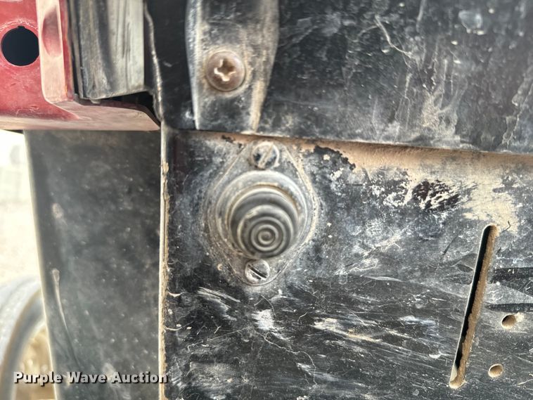 image for item DV2761 Case IH 385 tractor