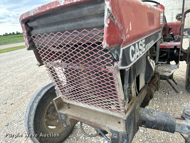 image for item DV2761 Case IH 385 tractor
